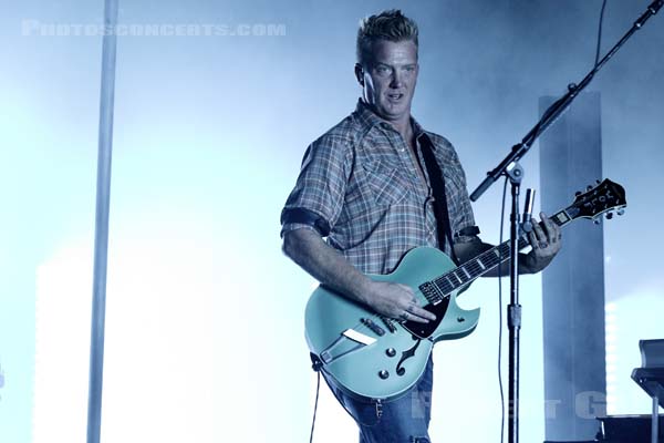 QUEENS OF THE STONE AGE - 2018-07-07 - BELFORT - Presqu'ile de Malsaucy - Grande Scene - Joshua Michael Homme III